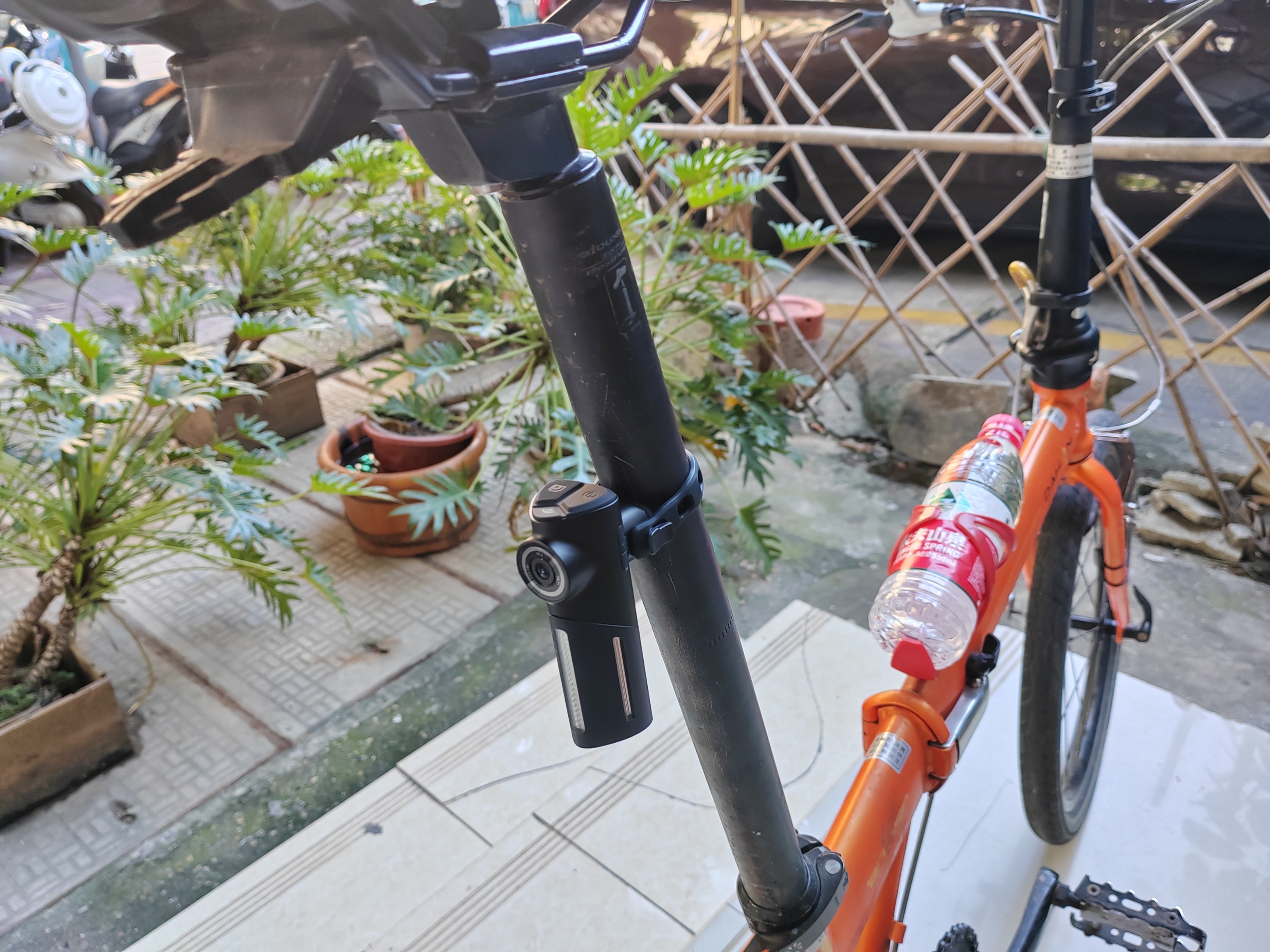 迈极炫seemeedv测评,迈极炫尾灯行车记录仪一直闪白灯