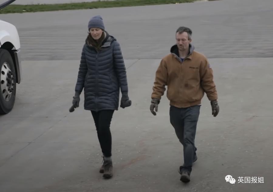 美国捡垃圾收入,美国夫妇垃圾箱寻宝