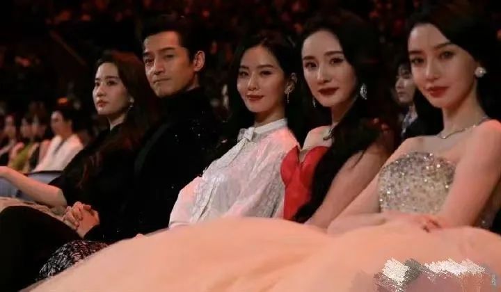 网友曝光的微博之夜明星座位安排,微博之夜座位图看明星咖位