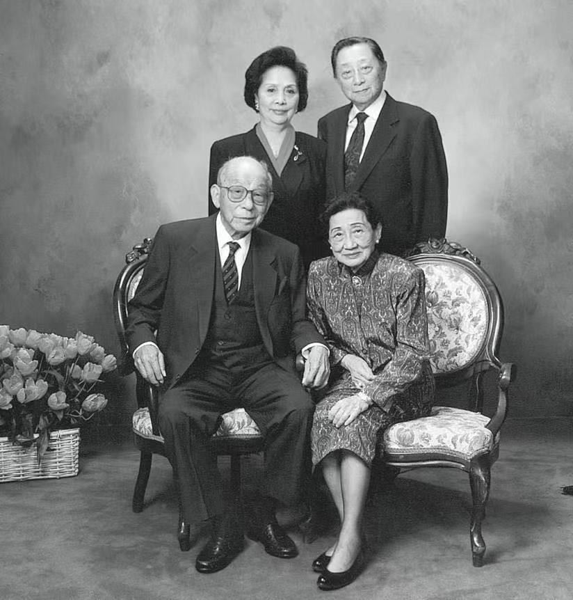 91年吕正操赴美探望张学良，张学良见他好奇问：你咋跟着周恩来了