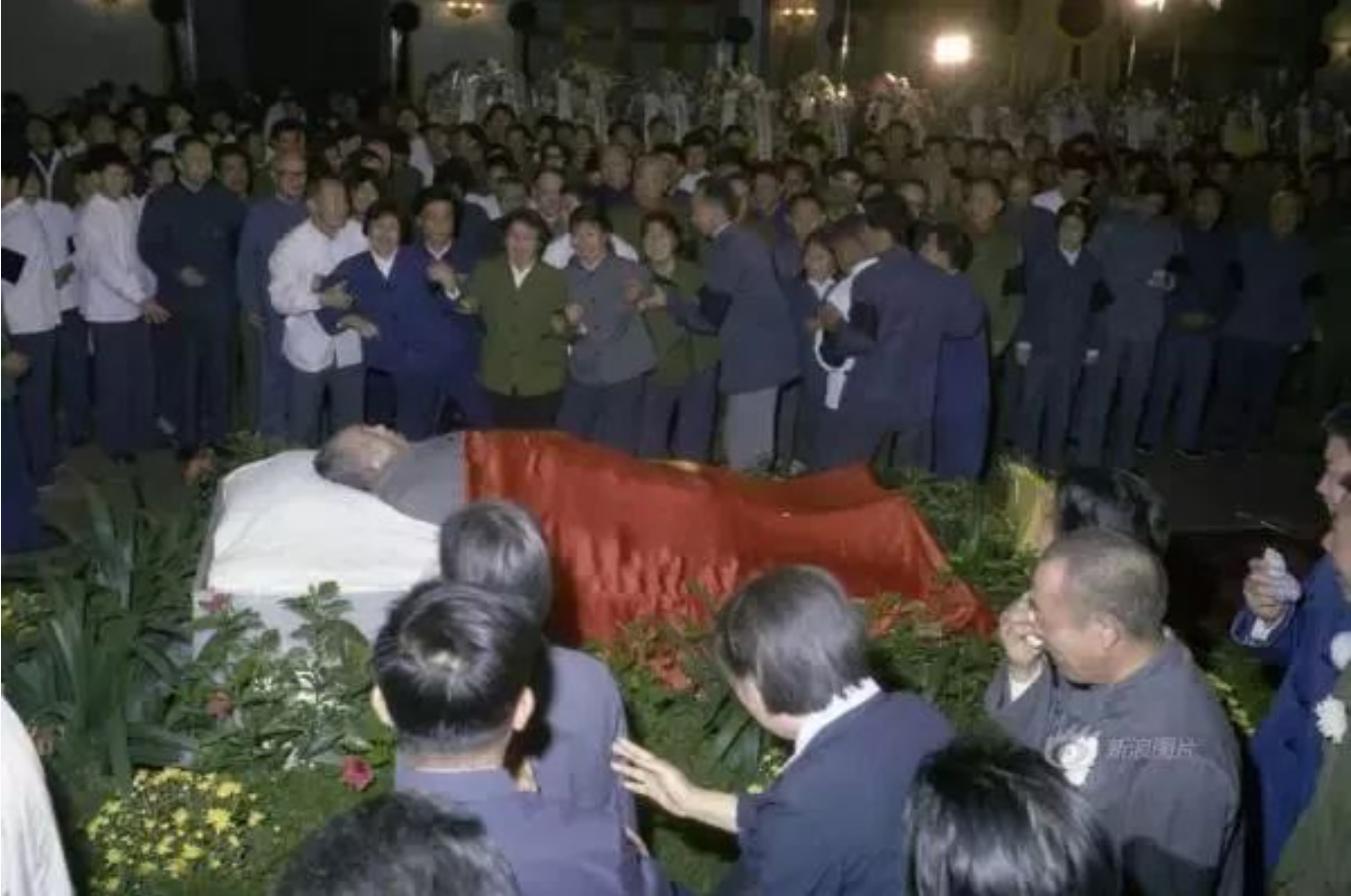 为什么说毛主席的水晶棺“举世无双”，它的制作过程有多复杂？