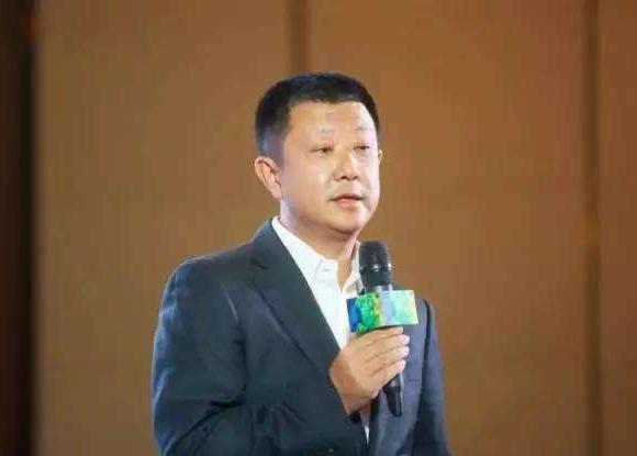 一个女孩从服务员到月入2万,从一个服务员到现在身价百万的她