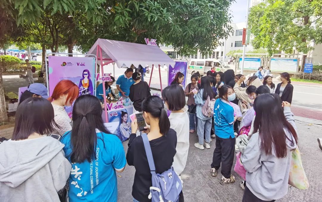 大广节携V-GIRL未可走进广西财经学院，感受青春创意之美