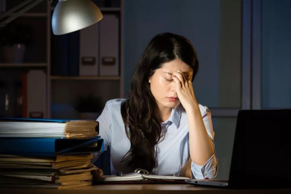 脸色发黄眼睛发黄是什么原因,贫血脸色发黄是什么原因引起的