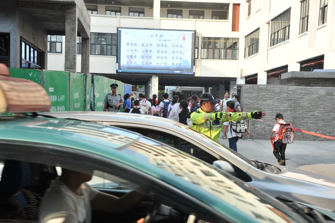 黔西南公安深入推进平安校园建设