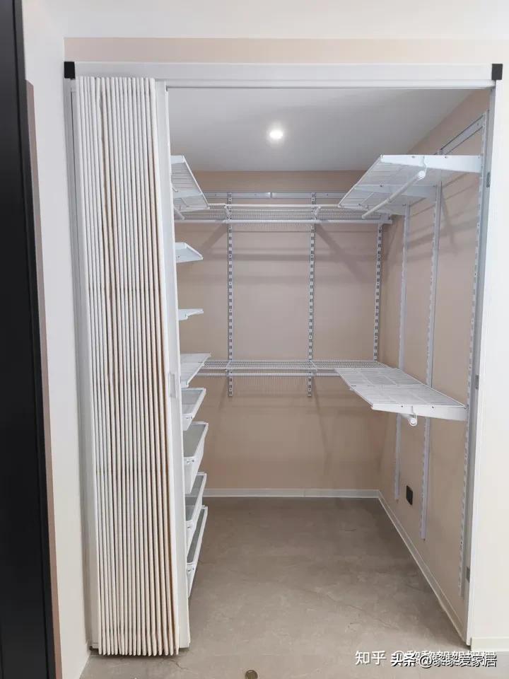 衣柜门翘曲变形怎样校正,衣柜门2.4高会变形吗