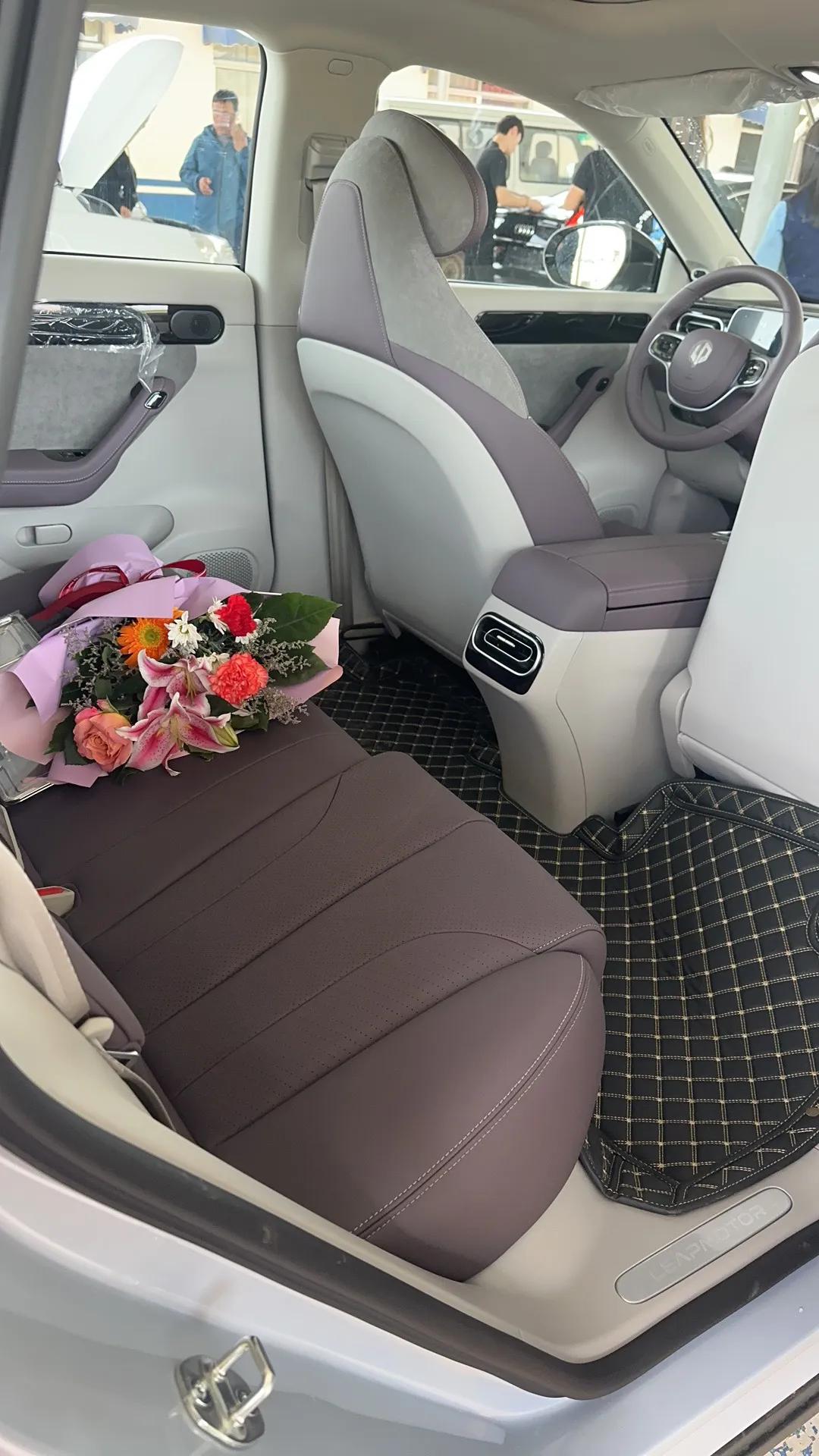 零跑c11增程式提车感受,零跑c11提车排队时间