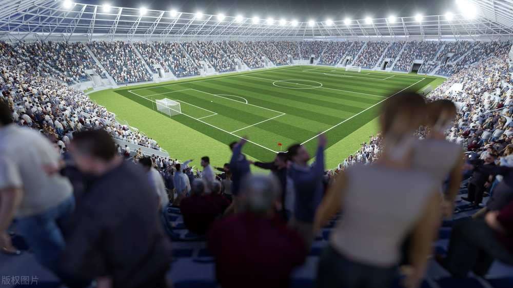 区分表示“观众”的名词：audience,viewer,spectator