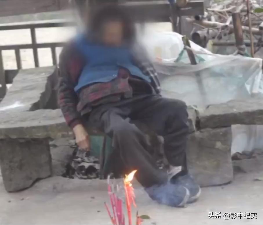 2014年重庆85岁老太惨遭遗弃，冻死在儿子家门口，4名不孝子获刑