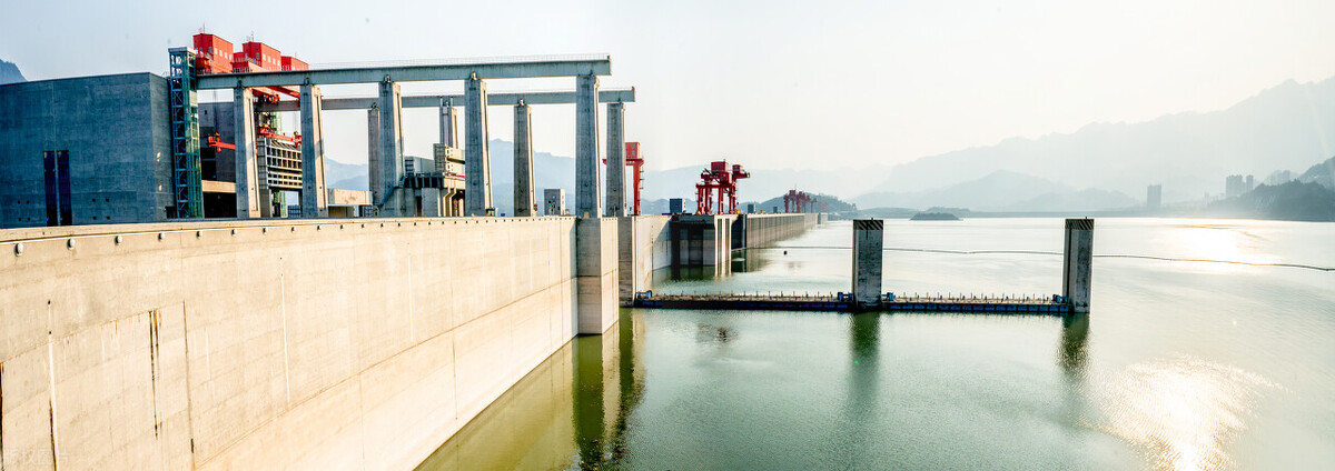 三峡大坝的简介,三峡大坝船闸视频