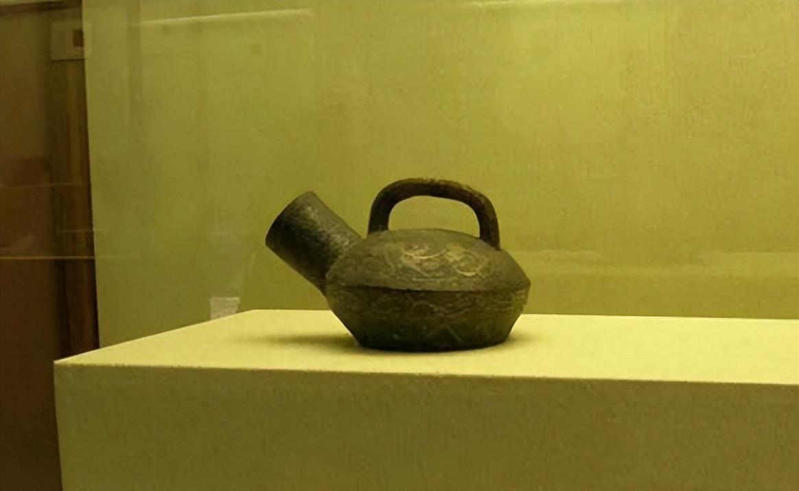 为什么古代的女子会用夜壶,古代人怎么用夜壶