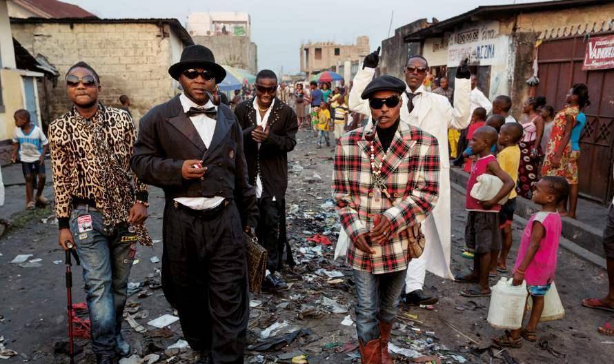 刚果金低收入穿奢侈品的男人,刚果金不吃饭也要穿西装