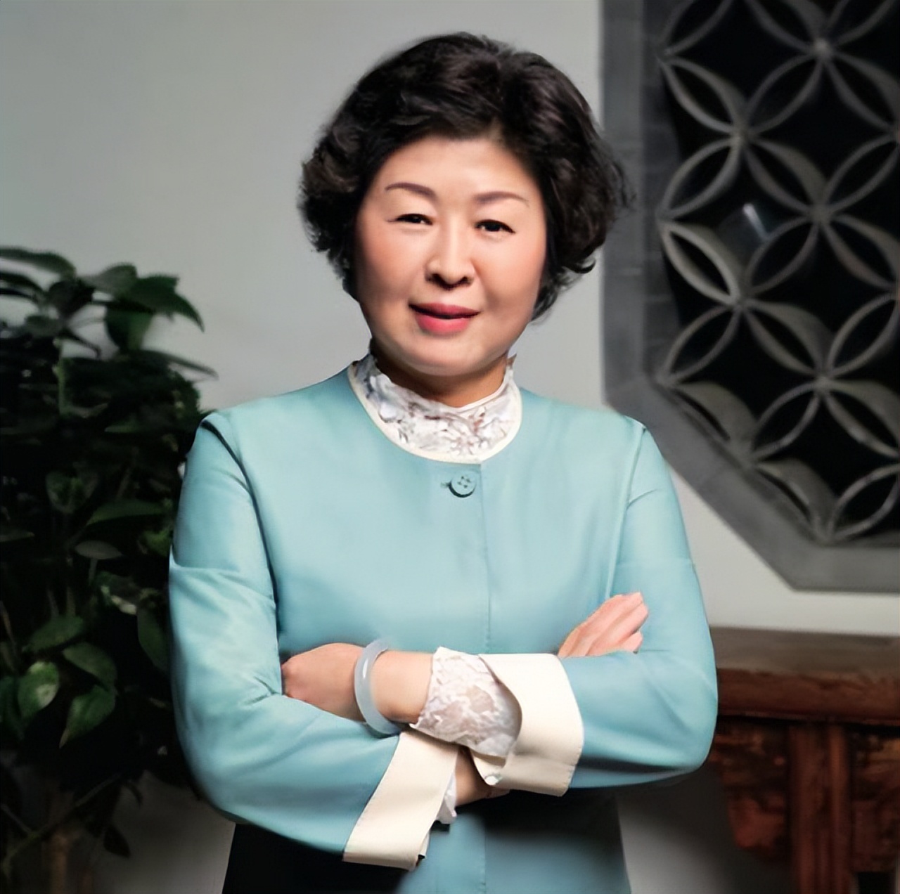 中国第一“女破烂王”，靠废纸在美赚70亿，如今回国投资高科技