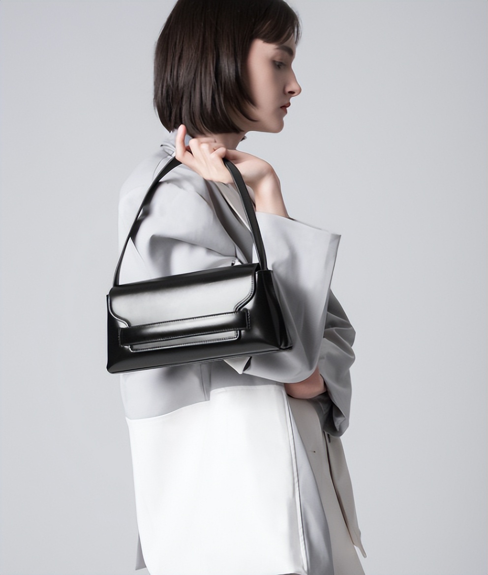 虞书欣同款双肩包平价,虞书欣10元包