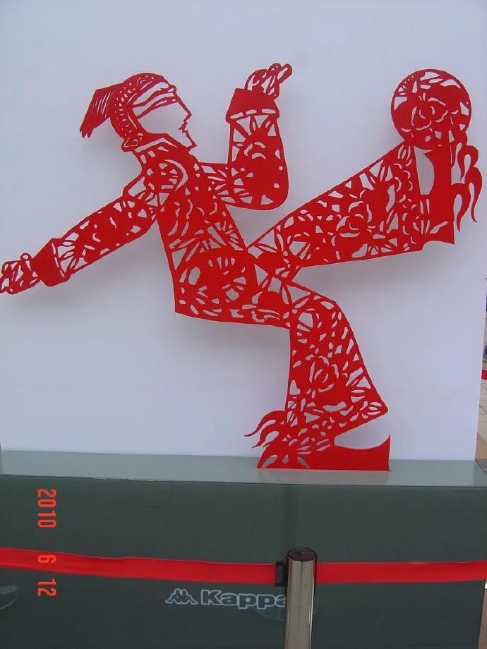 2010-6-12支持南非世界杯自己喜欢足球队的投票器亮相王府井