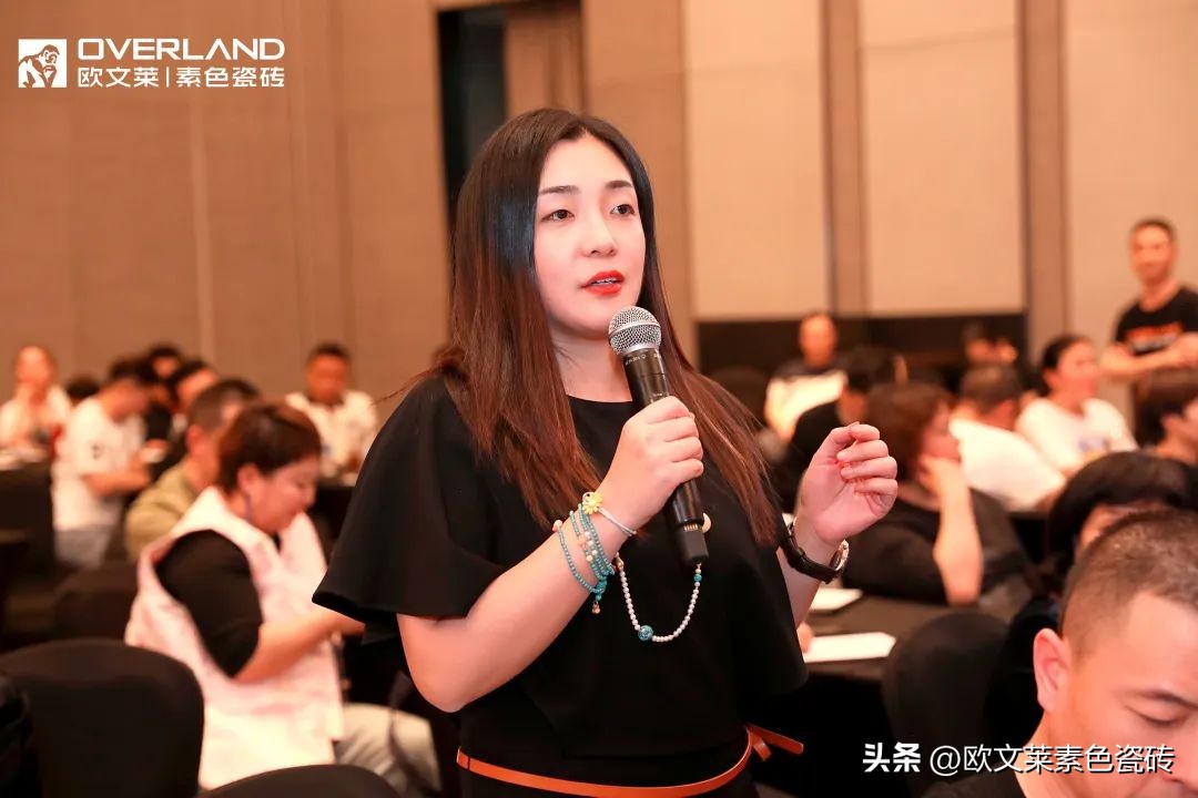 欧文莱加盟商高质量发展峰会成都启幕，门店新基建全面启动