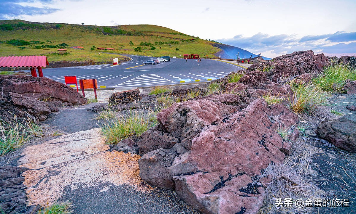 开汽车上活火山口,停车就能见到熔岩湖,这里是尼加拉瓜的马萨亚