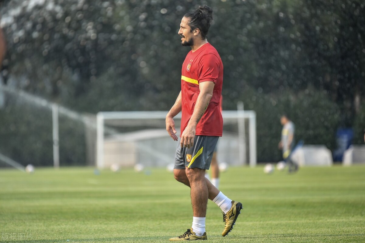 洛国富晒国足训练照,洛国富发文最新消息