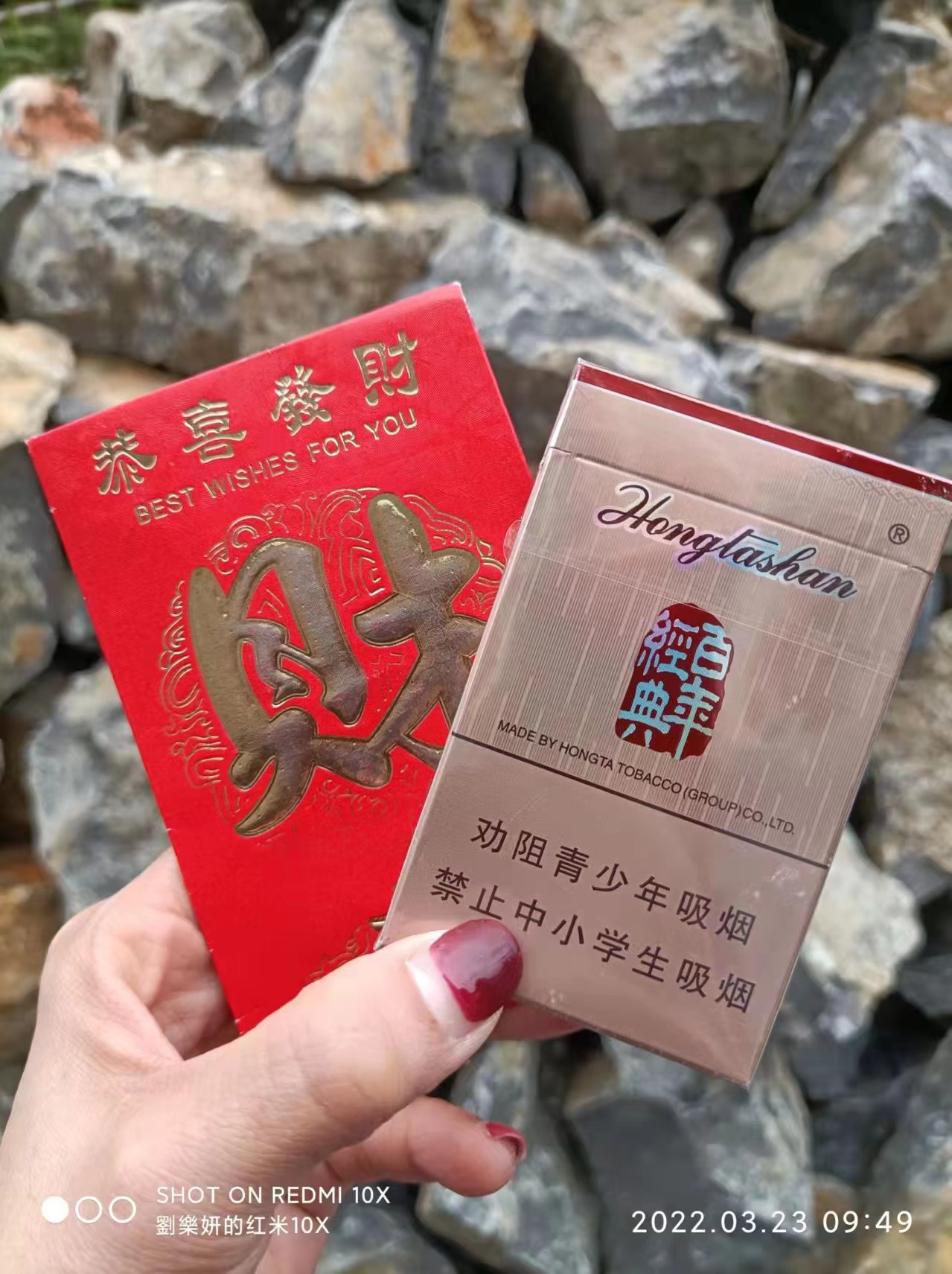 中国台湾女明星3个月攒2万，回湖北恩施修祖坟，自己却住出租房里