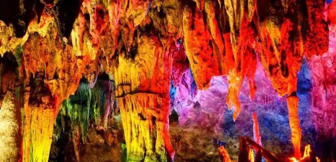 湘西神秘面纱揭秘！凤凰古城VS芙蓉镇，谁才是湖南之最？