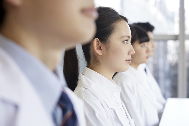 日本经济萧条后什么行业崛起,为什么经济萧条娱乐行业发达