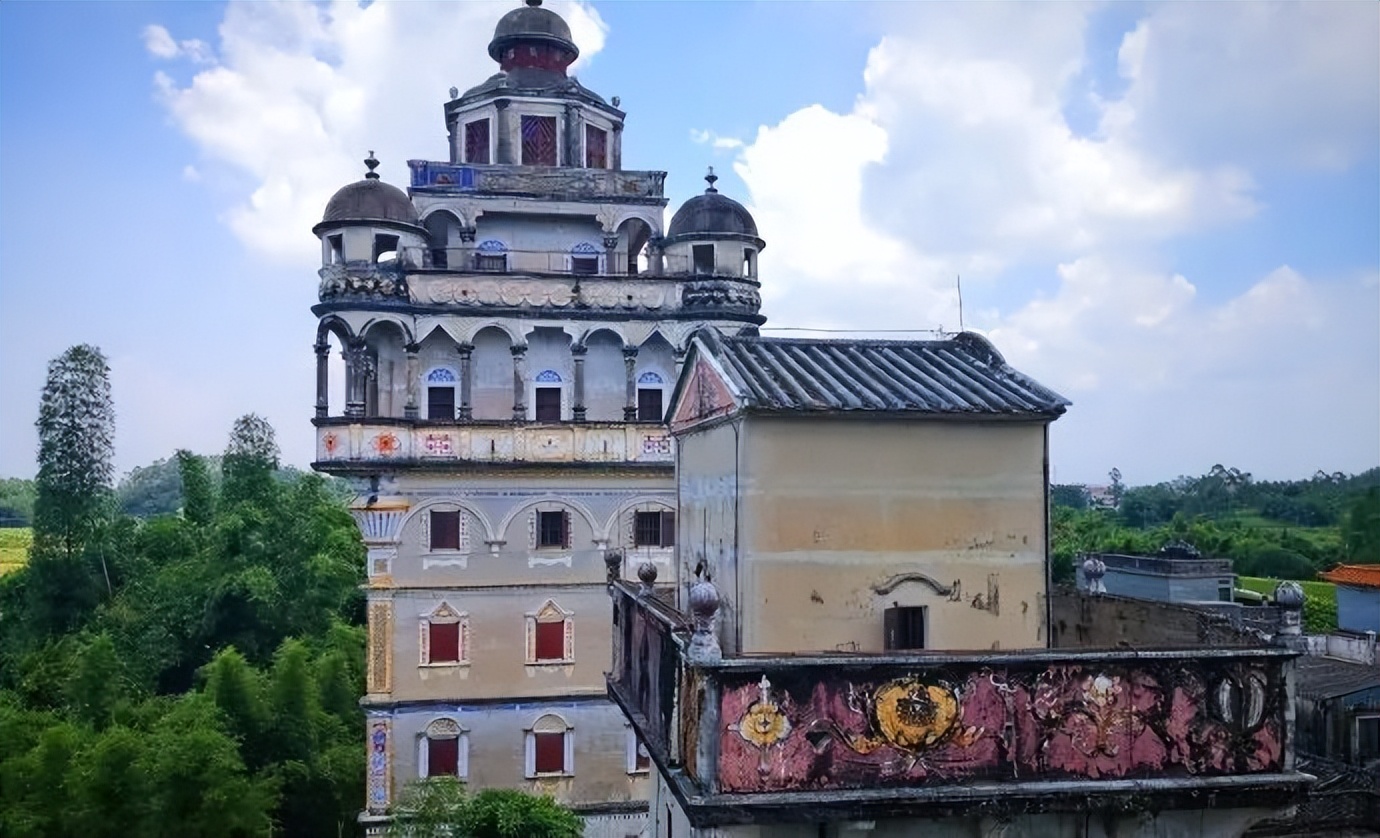 开年《狂飙》的江门，为什么传统且洋气？