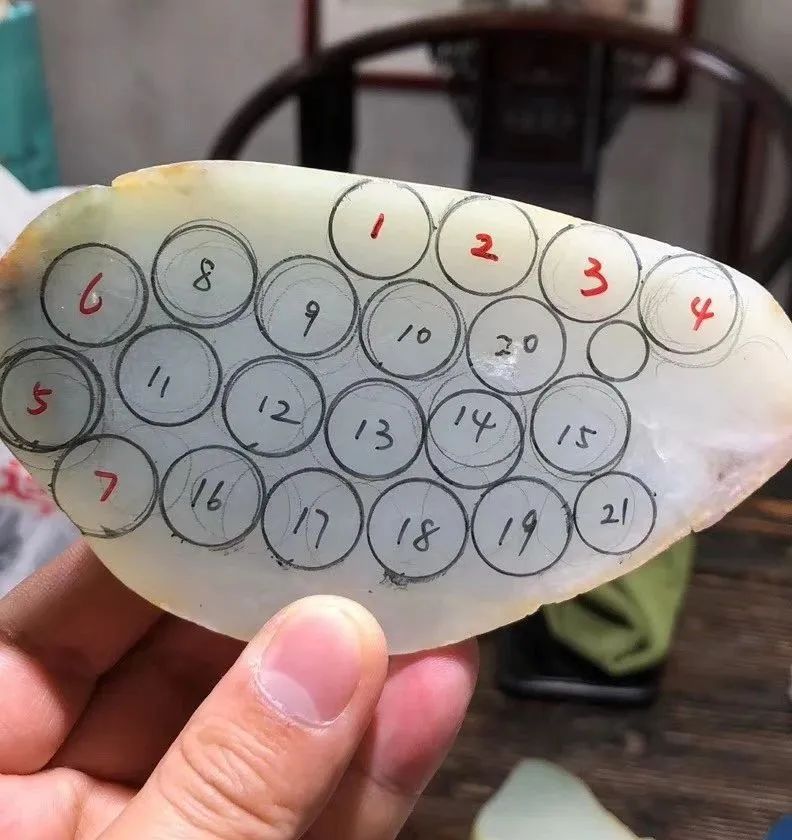 一颗珠子价值4000元,一颗珠子三十元