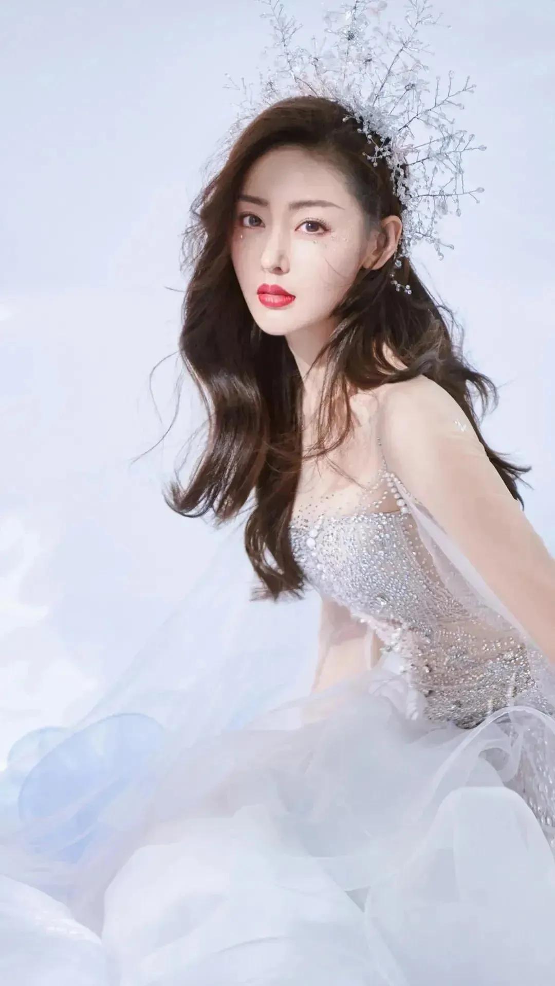 姹紫嫣红霞笼雾，佳酿温馨浅浅歌