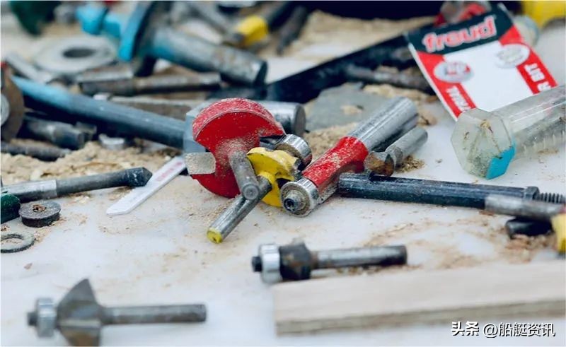 这家重生的造船商正在使用3d技术创造现代的红木经典游艇