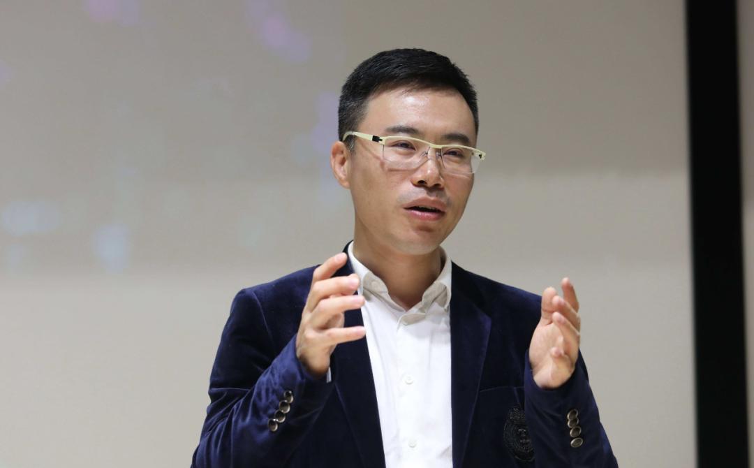 插上科技的翅膀飞讲解,插上梦想的翅膀也飞不出去