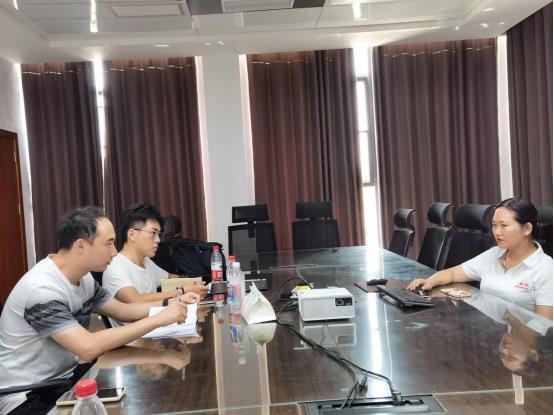 走进37°下的“冰上工厂”——深入湖北翔驰体育用品有限公司调研