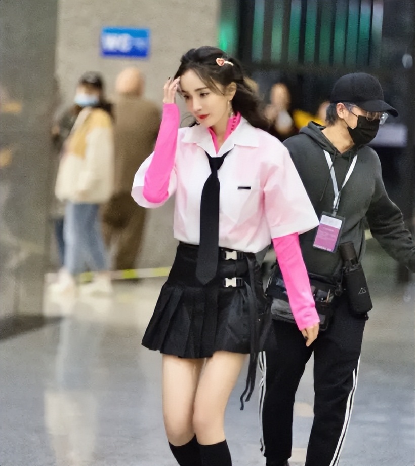 杨幂登上亿万富豪榜了吗,杨幂身价50亿完整版