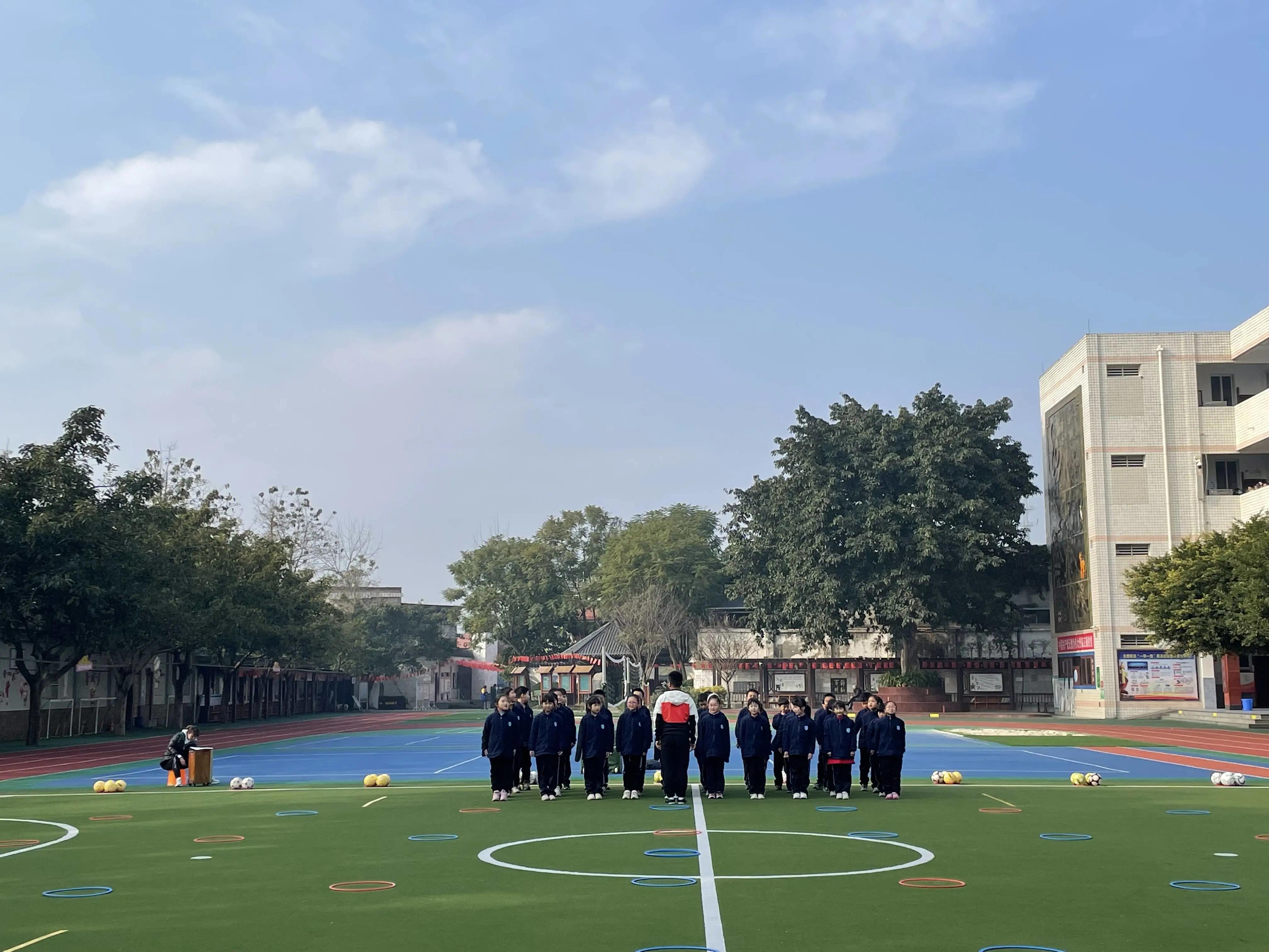 新课标下如何开展足球教学研讨,小学足球教育教学经验交流