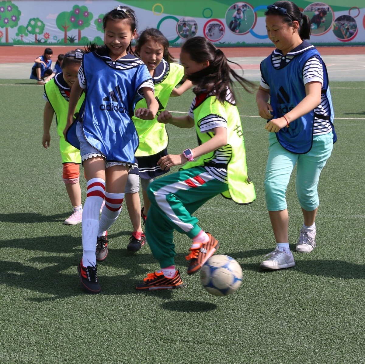 绿色草地足球场,绿色足球场