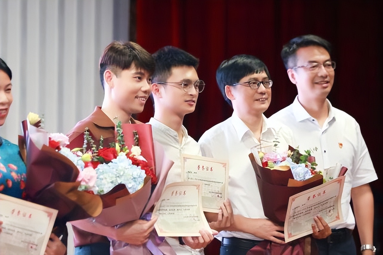 “自觉教育”唤醒生命自觉，松泉实验德育为先引导学生“走好每一步”