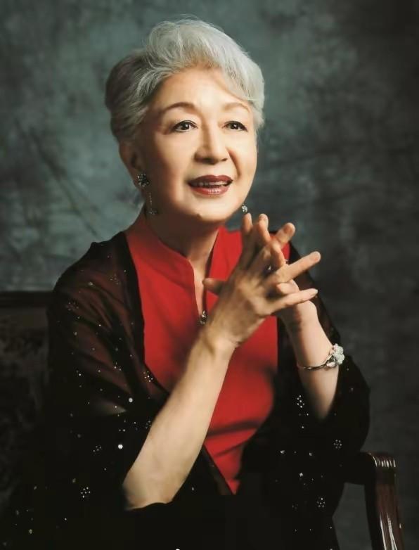 年纪越大五官越好看,年纪越大越好看的脸部特征