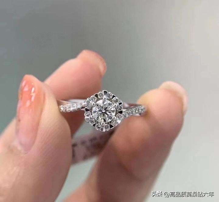 莫桑钻跟钻石区别很大吗莫桑钻和钻石的三个区别