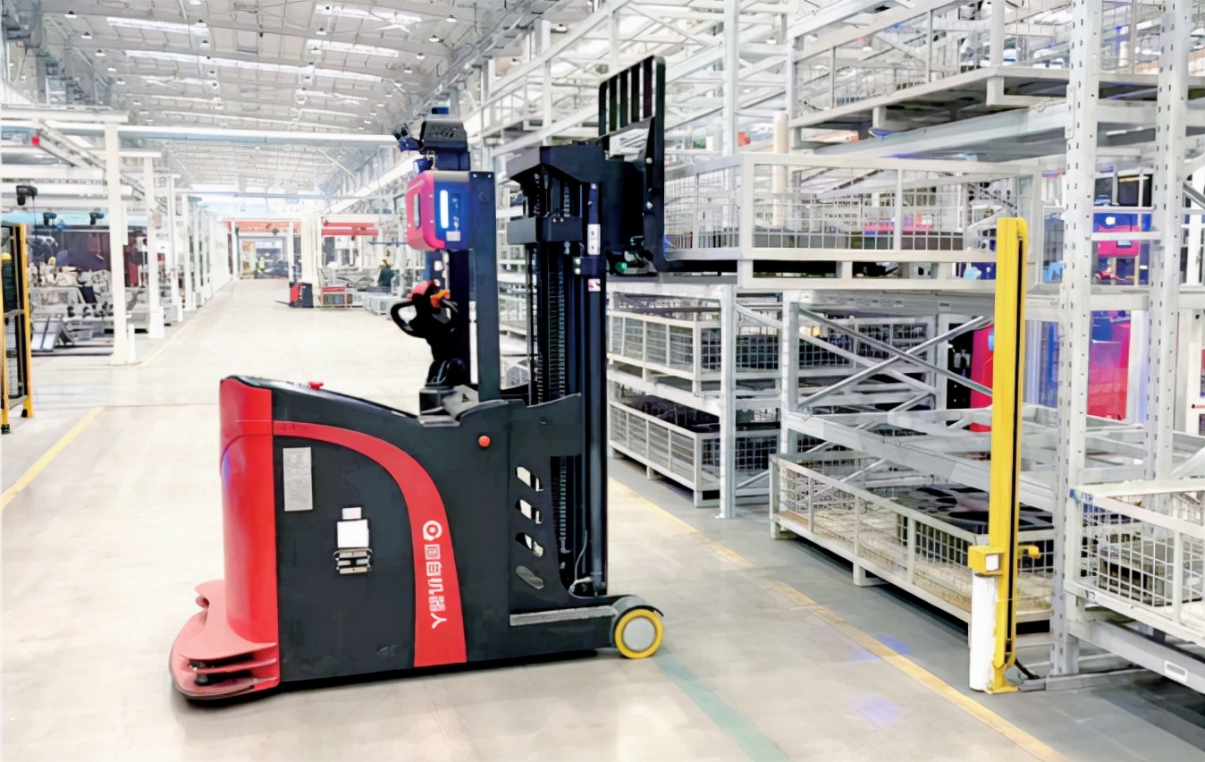 国内小型挖掘机生产线,小型挖掘机生产线图片