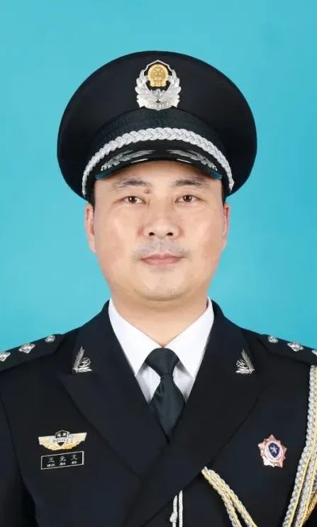 这位大队长的“名头”有点多！