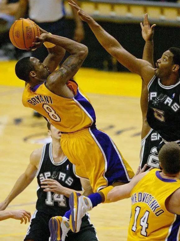 科比和詹姆斯最客观的对比，谁更强？有一人比他俩更符合未来篮球