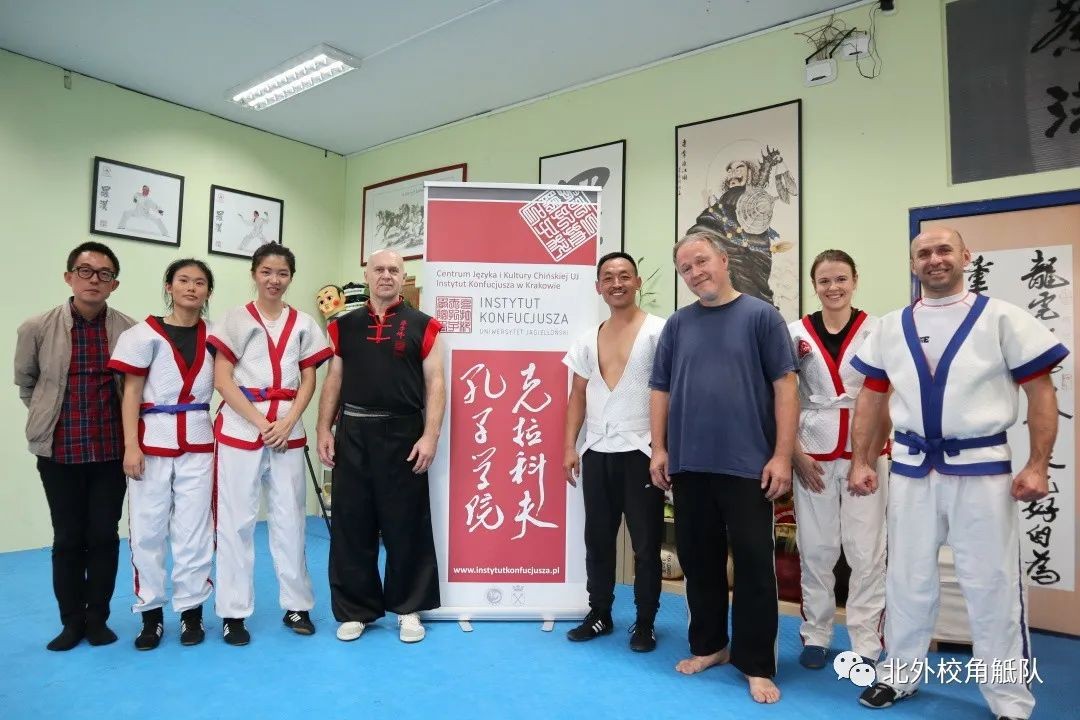 中国大学篮球比赛高燃,世界冠军助阵表演视频