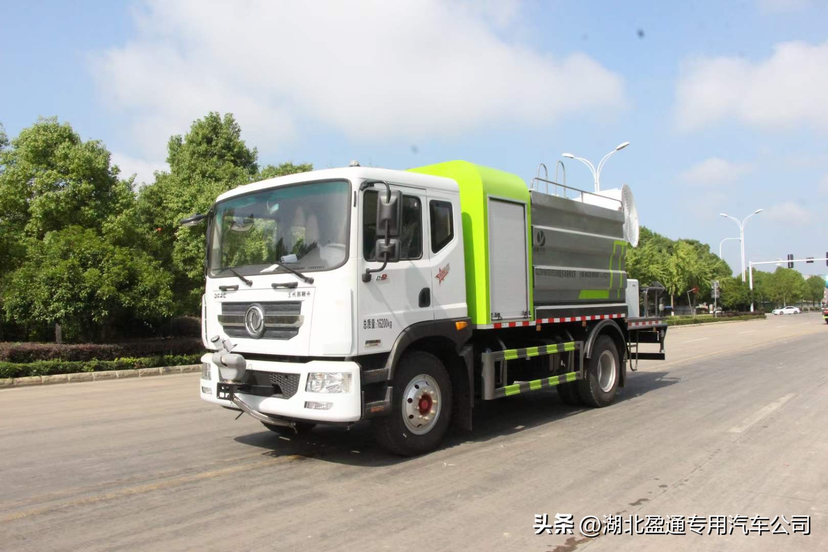 多利卡d9洒水车驾驶室,多利卡d9洒水车配置