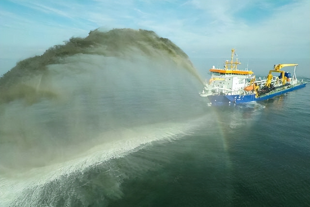 中建岛离越南最近的岛,中建岛与越南的位置