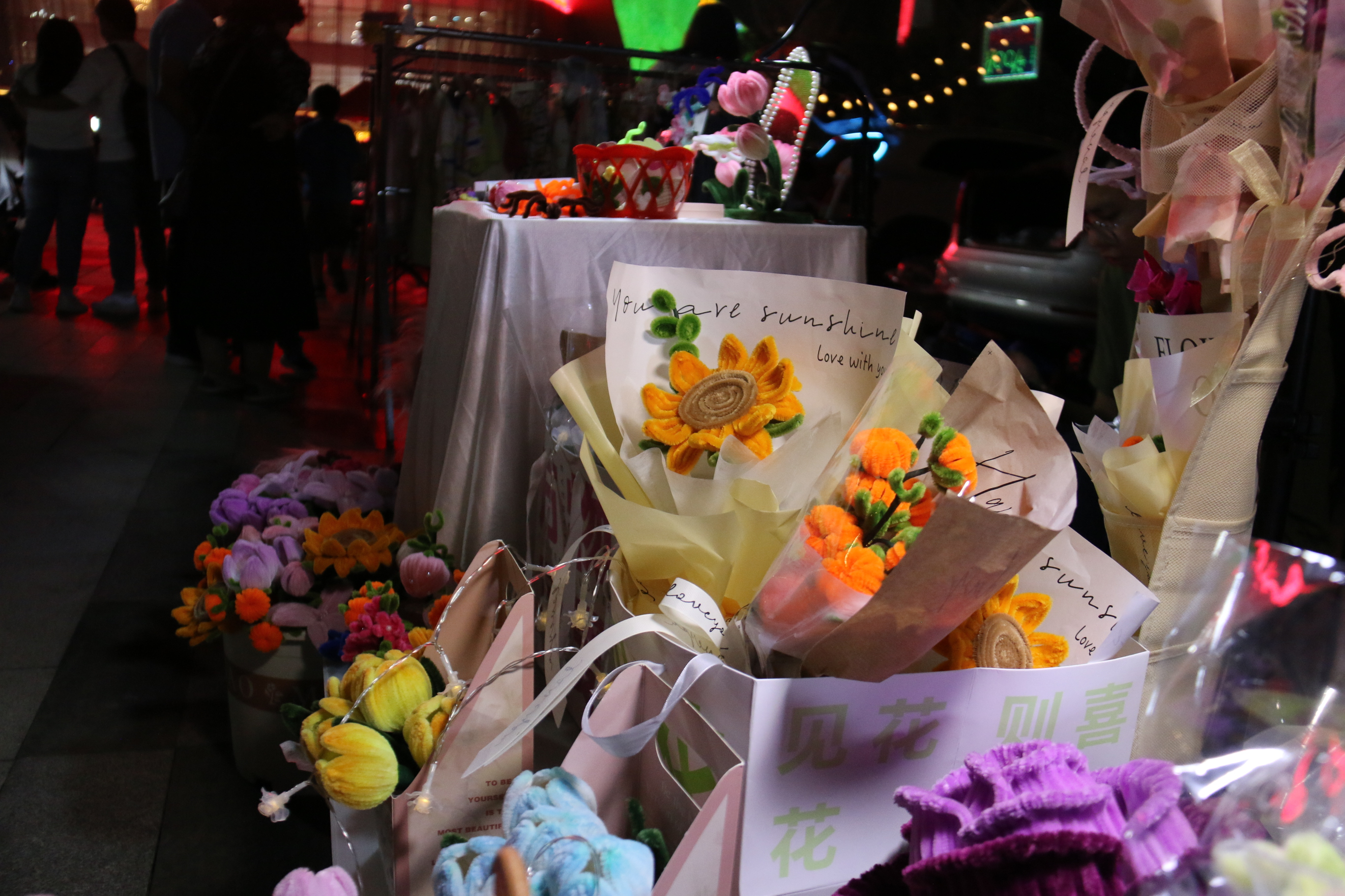 不想上班的的年轻人都在干嘛,现在的年轻人都不努力工作