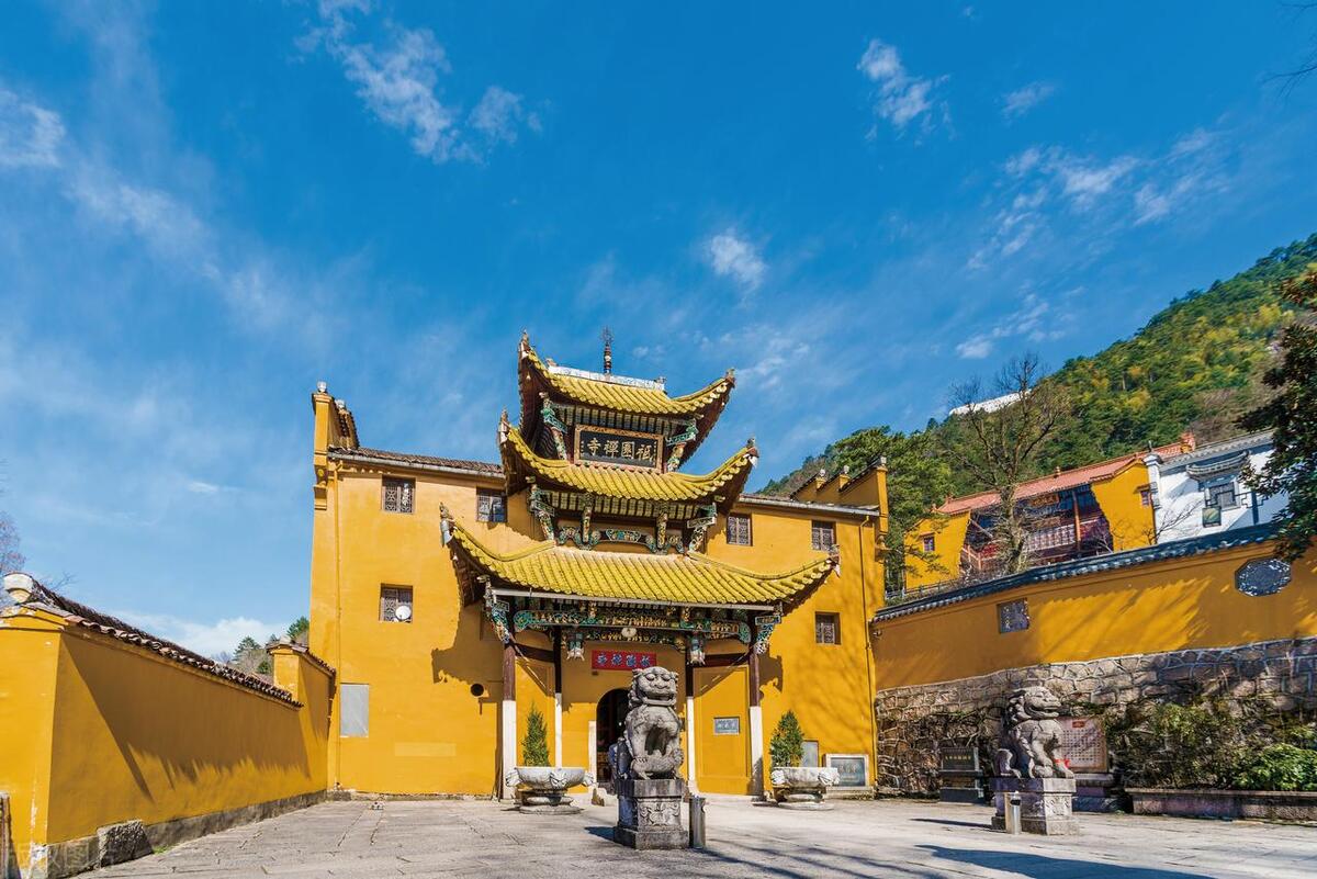 九华山游玩找导游多少钱,去九华山游玩穿什么衣服