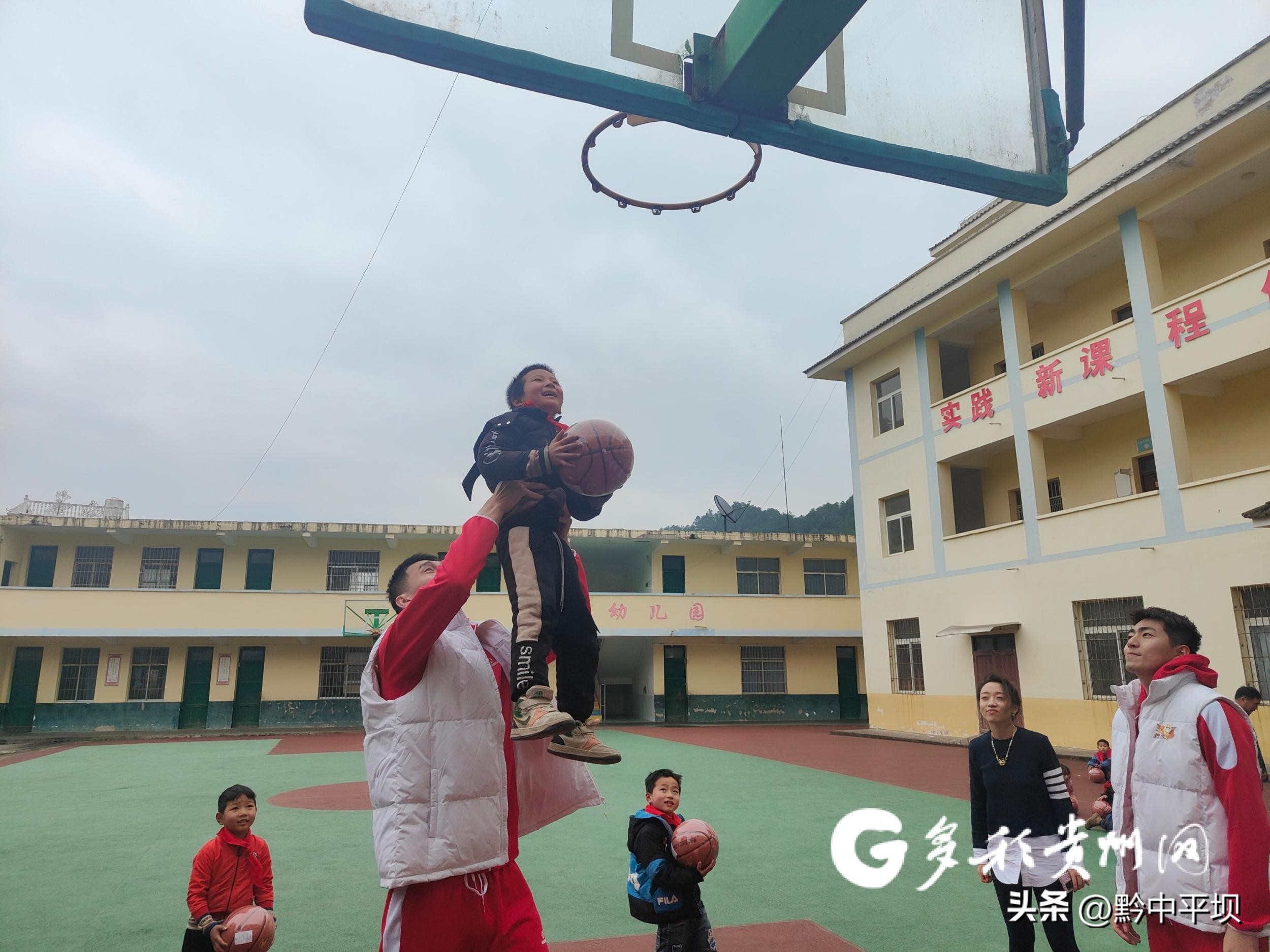 梦想接力！贵州三人篮球队赴台盘乡开展公益活动