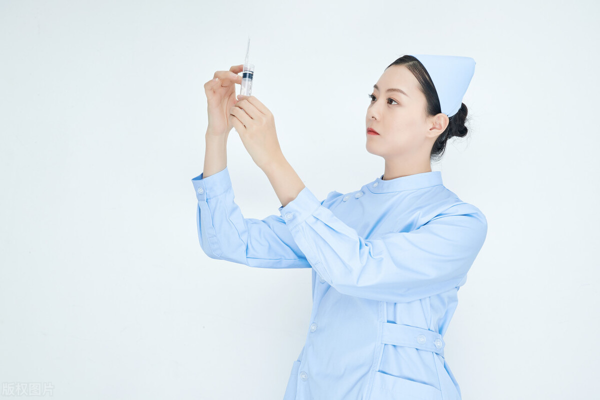 专科在校生人数前20强专业，最多的专业达63万，仅3个在10万以下