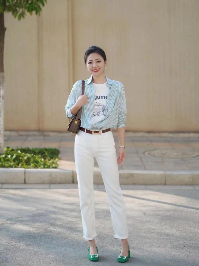 中年女性怎么穿的减龄又有职业感,中年女人减龄的穿搭