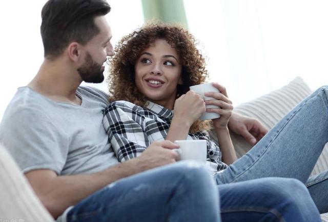 夫妻碰到困难,夫妻遇到困难怎么解决是对的