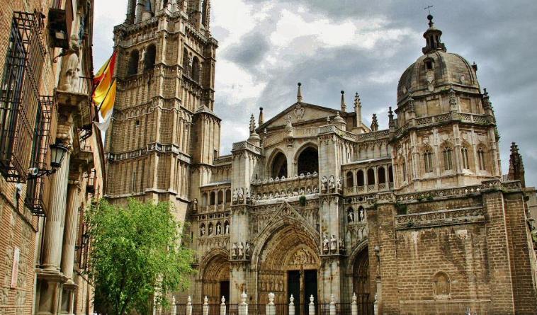 西班牙的建筑风格，反映出西班牙文化怎样的特点？